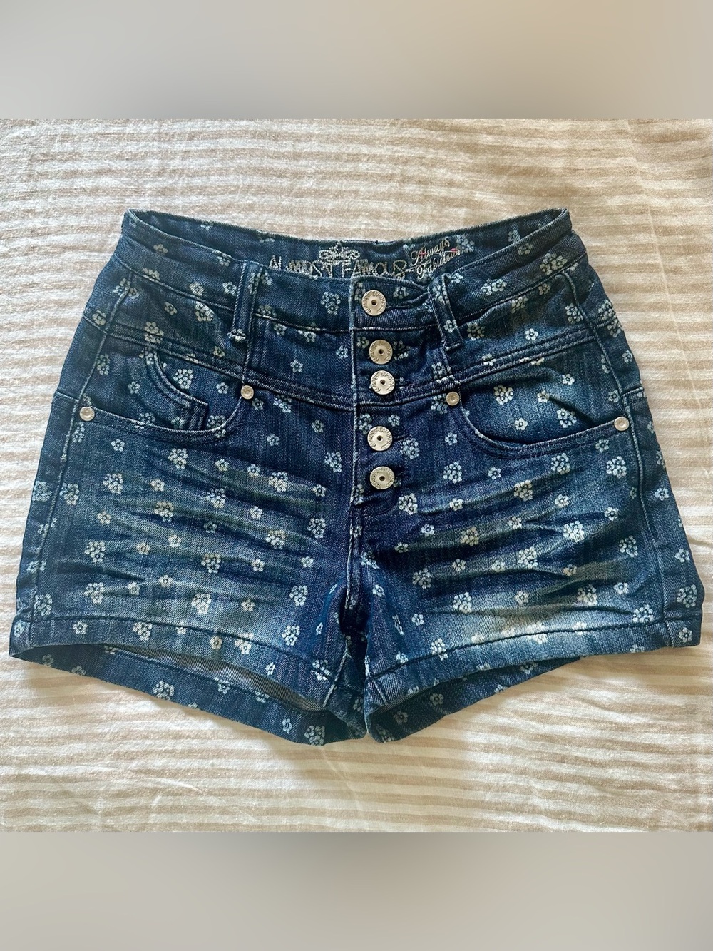 almost famous dark blue floral denim shorts / sz 5